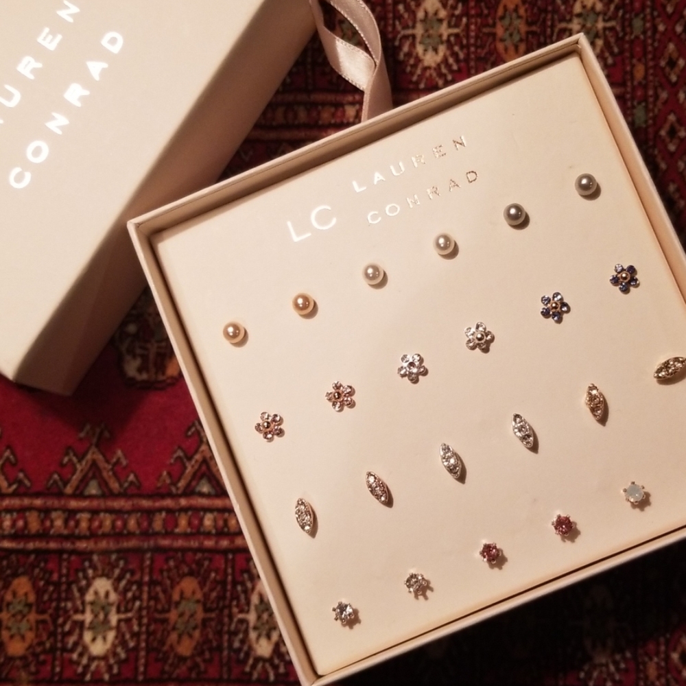 🌌 LC 12 pair Sparkling Mini Studs 💎
